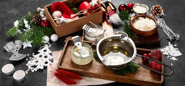 Att Göra Dekorativt Doftljus Set För Hemmagjorda Jul Vax Ljus — Stockfoto