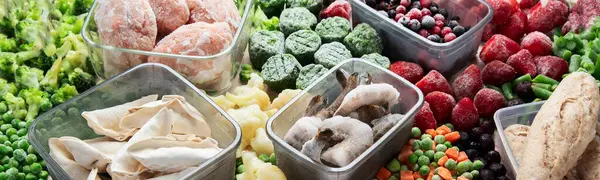Aliments Surgelés Légumes Fruits Viande Pain Poisson Sur Fond Blanc — Photo