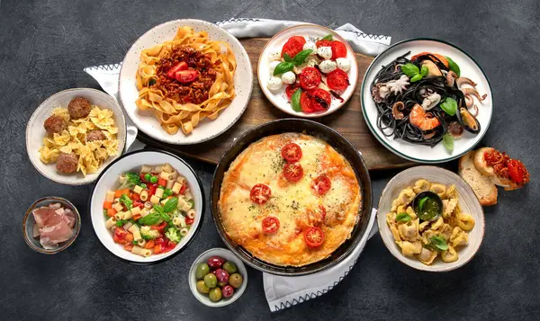 Mâncăruri Italiene Fundal Întunecat Conceptul Tradițional Mâncare Vedere Sus — Fotografie, imagine de stoc
