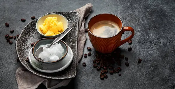 Skottsäker För Kaffe Ketogen Kost Hot Dring Med Kokosolja Och — Stockfoto