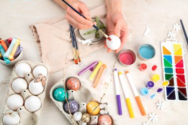 Paskalya yumurtası resmi. Tatiller ve yaratıcılık. Gelenek kavramı.