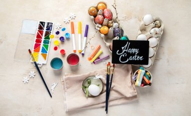 Paskalya yumurtası resmi. Tatiller ve yaratıcılık. Gelenek kavramı. Üst görünüm