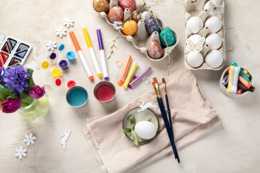 Paskalya yumurtası resmi. Tatiller ve yaratıcılık. Gelenek kavramı. Üst görünüm