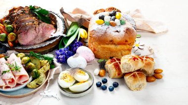 Paskalya yemeği. Geleneksel yemek. Aile bahar etkinliği. Üst görünüm