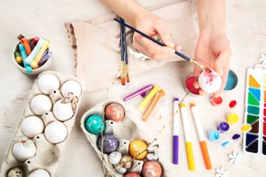 Paskalya yumurtası resmi. Tatiller ve yaratıcılık. Gelenek kavramı.