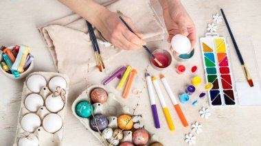 Paskalya yumurtası resmi. Tatiller ve yaratıcılık. Gelenek kavramı. Üst görünüm