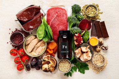 Doğal demir içeren yiyecek. Sağlıklı beslenme. Üst görünüm