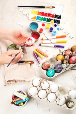 Paskalya yumurtası resmi. Tatiller ve yaratıcılık. Gelenek kavramı.