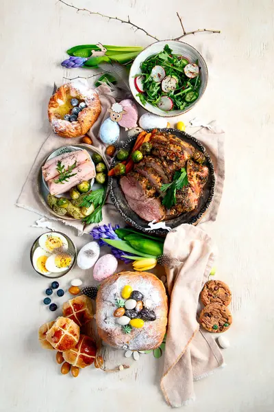 Paskalya yemeği. Geleneksel yemek. Aile bahar etkinliği. Üst görünüm