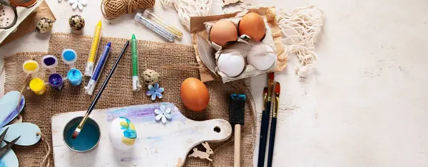 Feliz Pascua Pintando Huevos Pinturas Bolígrafos Decoraciones Para Colorear Huevos — Foto de Stock