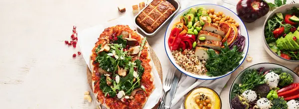 Vegetarisches Ernährungskonzept Set Aus Gesundem Vegetarischem Essen Salat Avocado Pizza Stockbild