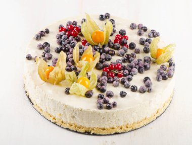 Tatlı kek krem peynir ve taze çilek. Seçici odak