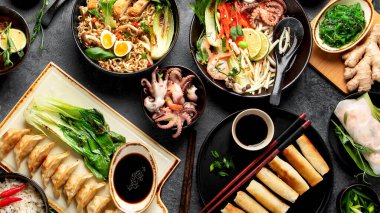 Asya yemeği, akşam yemeği, üst manzara.