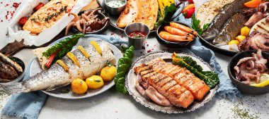 Deniz ürünleri tabağı. Sebzeli lezzetli deniz ürünleri. 
