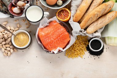 Alerji yemek konsepti. Çeşitli alerjik ürünler, kopyalama alanı