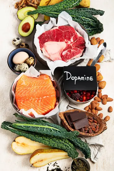 Dopamin üretimini artıran gıdalar, vitamin ve besin açısından zengin ürünler, üst görünüm, kopyalama alanı 