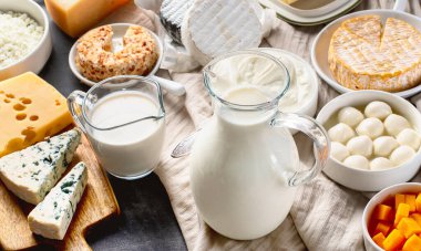 Süt ürünleri. Süt, peynir, ekşi krema, kulübe, yoğurt ve tereyağı. 