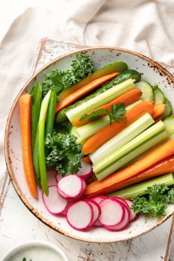 Sağlıklı atıştırmalıklar. Taze, organik sebzeler. Üst Manzara. Boşluğu kopyala.