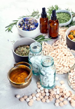 Alternatif şifalı bitkiler ve homeopatik küreseller. Homeopati ilacı. 