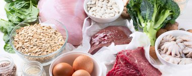 Demir zengini yiyecekler. Sağlıklı beslenme konsepti, panorama, pankart