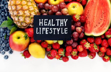 Farklı meyve koleksiyonu. Sağlıklı beslenme ve beslenme konsepti. Kopyalama alanı olan Panorama.