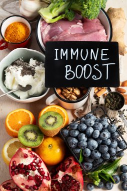 Sağlıklı ürünler, bağışıklık güçlendiriciler. Sağlıklı bağışıklık sistemi için meyve ve sebze. Üst görünüm. 