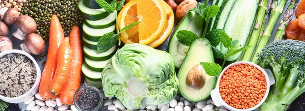 Bitki bazlı diyet malzemeleri. Sağlıklı yiyecekler yüksek vitaminler, antioksidanlar, akıllı karbonhidratlar. Panorama, bayrak