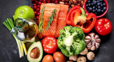 Ketojenik diyet. Sağlıklı düşük karbonhidratlı yiyecekler.. 