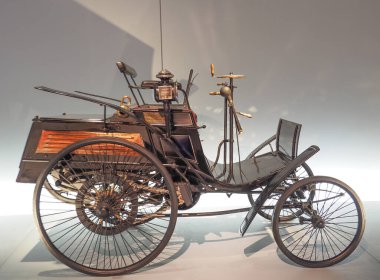 Stuttgart, Almanya - 29 Ekim 2022: 1894 Benz Motor Velocipped at the Mercedes-Benz Museum