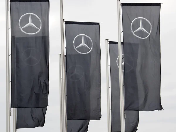 Stuttgart Tyskland Oktober 2022 Flaggor Med Mercedes Benz Logotyp Syns — Stockfoto