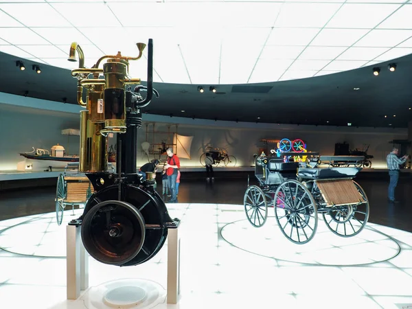 ドイツ シュトゥットガルト 2022年10月29日 メルセデス ベンツ博物館におけるダイムラー スタンダーエンジン2 — ストック写真