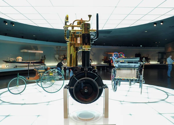 ドイツ シュトゥットガルト 2022年10月28日 メルセデス ベンツ博物館におけるダイムラー スタンダーエンジン2 — ストック写真