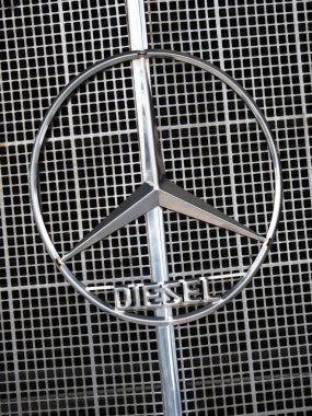 Stuttgart, Almanya - 28 Ekim 2022: 1952 Mercedes-Benz Radyasyonu 3500 Allwetter-Reiseoomnibus Mercedes-Benz Müzesi