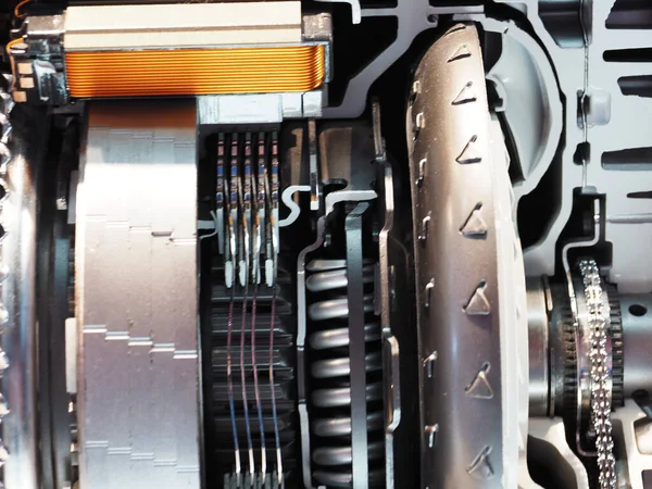 メルセデス ベンツ博物館でピエゾインジェクターエンジンの詳細を閉じます — ストック写真