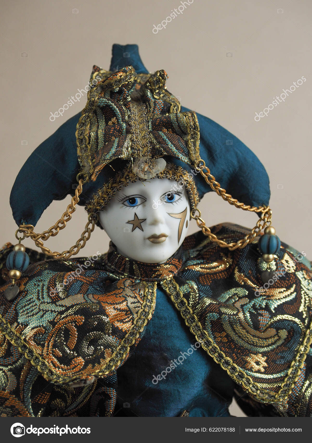 Porcelain Doll Depicting Hero Commedia Del Arte Harlequin – Stock Editorial  Photo © igorgolovniov #622078188