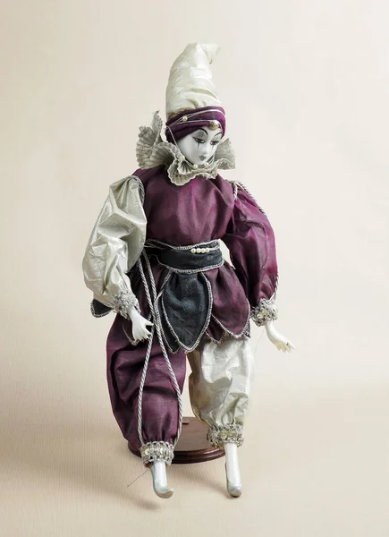 Porcelanowa Lalka Przedstawiająca Bohatera Commedia Del Arte Piero — Zdjęcie stockowe