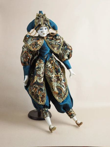 Κούκλα Πορσελάνη Απεικονίζει Τον Ήρωα Της Commedia Del Arte Harlequin — Φωτογραφία Αρχείου