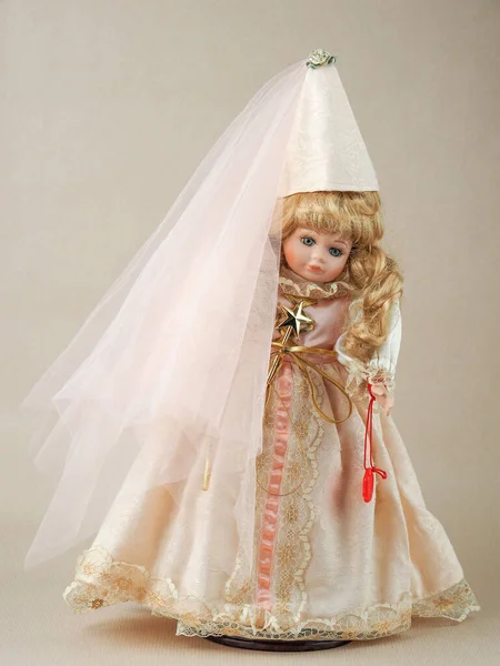 带有魔杖的古董瓷娃娃仙女 — 图库照片