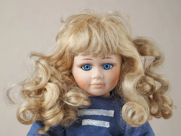Boneka Porselen Antik Gadis Boneka Porselen Vintage Dengan Mata Biru — Stok Foto