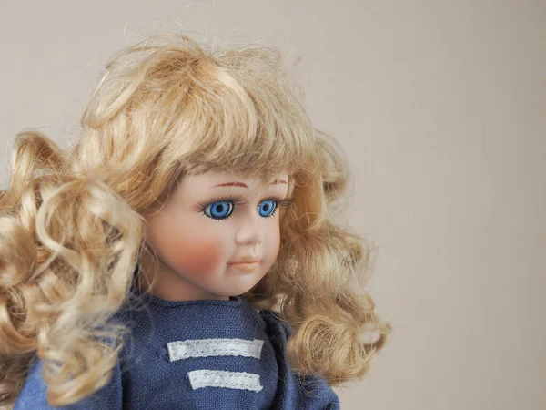 Boneka Porselen Antik Gadis Boneka Porselen Vintage Dengan Mata Biru — Stok Foto