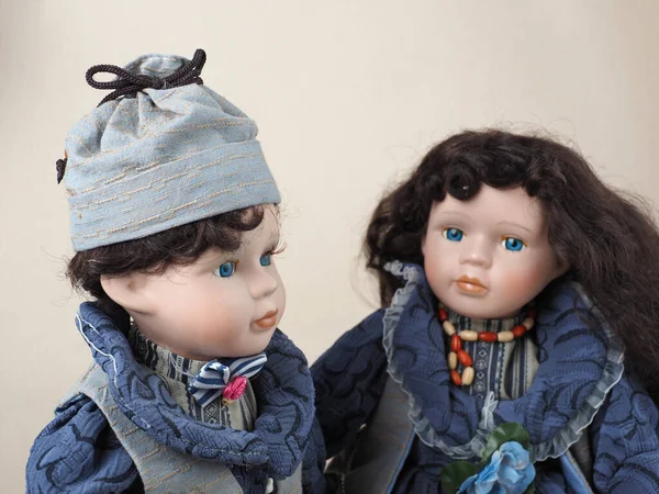 Vintage Κούκλες Πορσελάνη Μπλε Μάτια Αγόρι Και Κορίτσι Σκούρα Μαλλιά — Φωτογραφία Αρχείου
