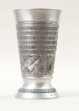 Geleneksel Alman klasik şarap kadehi, Alman metniyle birlikte 