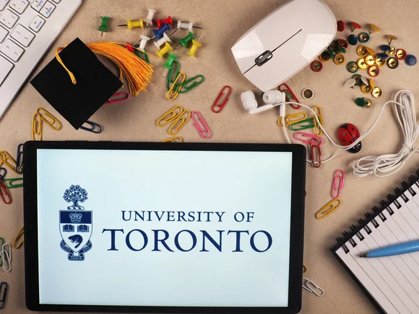 삽화에서 토론토 대학교 로고가 태블릿에 표시되어 — 스톡 사진