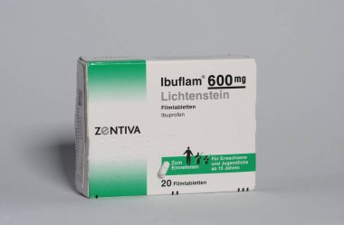 Bavyera, Almanya - 9 Aralık 2023: İlaç şirketi Zentiva 'dan Ibuflam 600 Lichtenstein, Ibuprifen