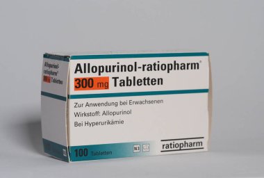 Bavyera, Almanya - 9 Aralık 2023: Allopurinol-Rariofarm tablet kutusu, 300 mg Ratiofarm ilaç şirketi