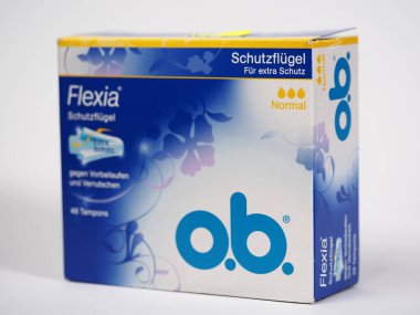 Bavyera, Almanya - 10 Aralık 2023: Bu fotoğrafta, Tampons OB Flexia Day + Night Super on white background.