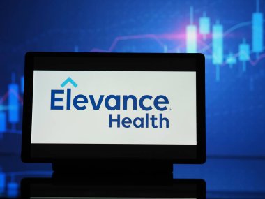 Bavyera, Almanya - 15 Şubat 2024: Bu resimde, Elevance Health, Inc. logosu bir tablette sergilenmektedir