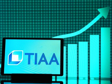 Almanya - 4 Mart 2024: Bu resimde, Amerika Kolej Emeklilik Fonu Öğretmenler Sigortası ve Yıllık Derneği (TIAA, eski TIAA-BREF) logosu bir tablette sergileniyor