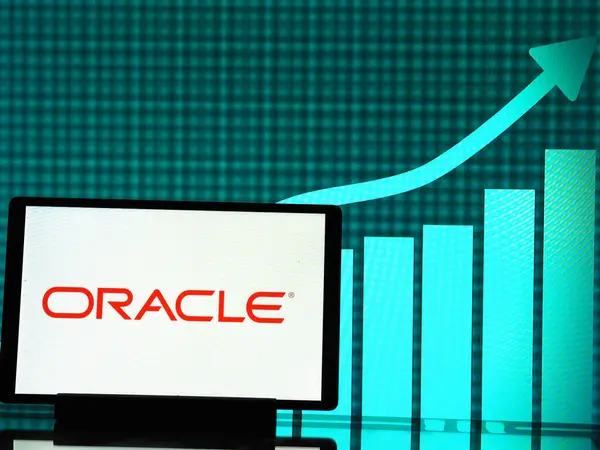 Німеччина Березня 2024 Цій Фотографії Логотип Корпорації Oracle Відображається Планшеті Стокове Фото