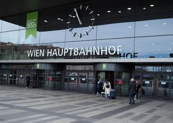 Viena Áustria Fevereiro 2024 Vista Entrada Para Estação Central Viena Fotos De Bancos De Imagens